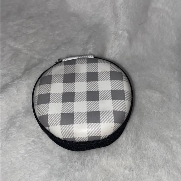 Checkered Round headphone case - Picture 1 of 5